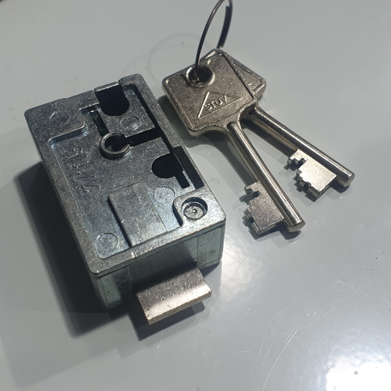 Stuv Sparbuchfachschloss mit quadratischer Reide